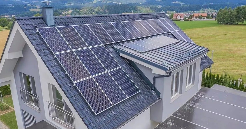 Household solar energy storage system 18